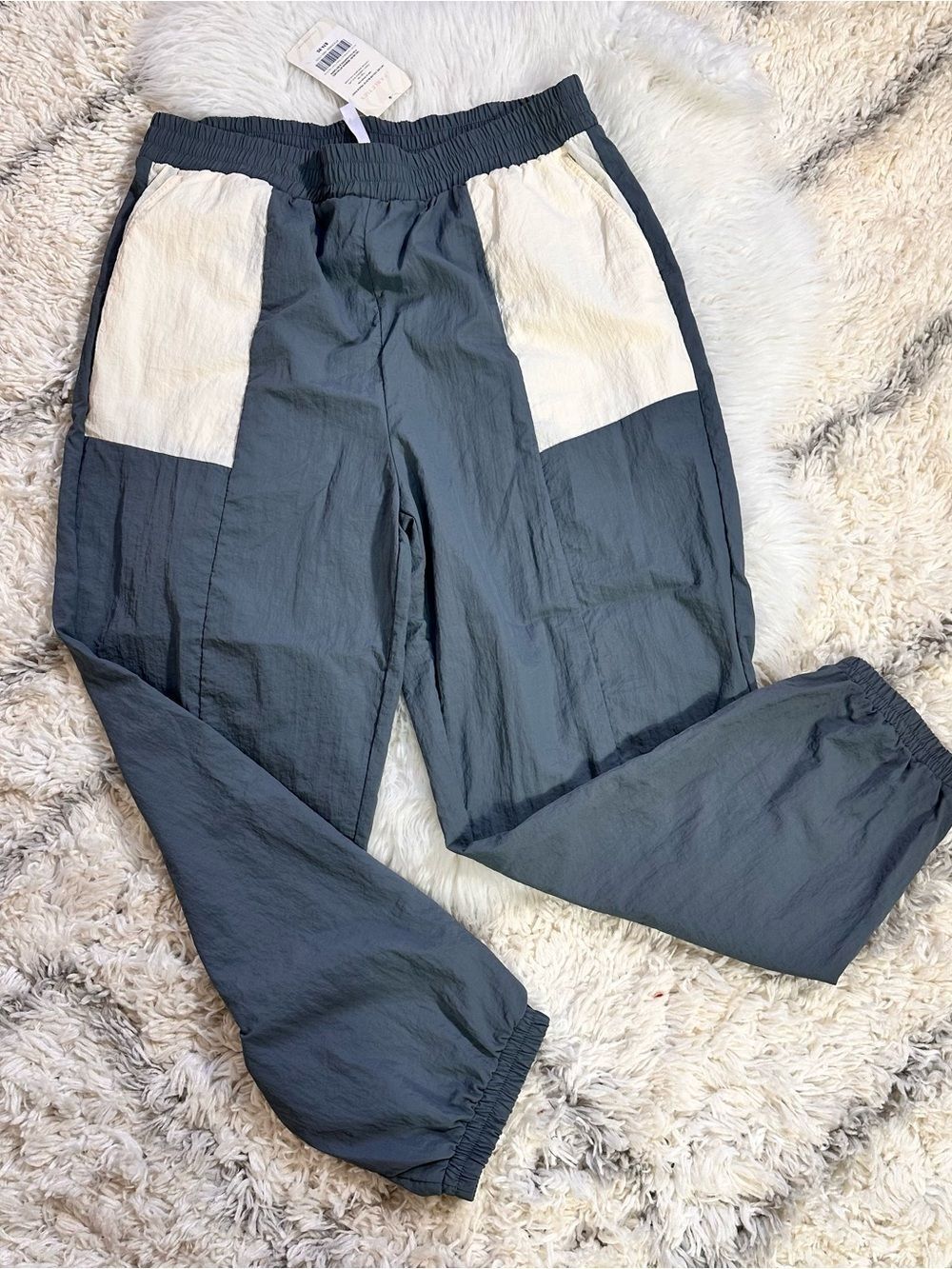 Fabletics Men's Two-Tone Jogger Pants in Gray & Cream